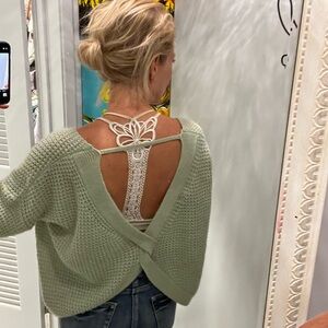 Light weight green cropped sweater with open back